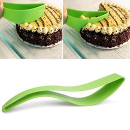 Popular Cake Pie Slicer Sheet Guide Cutter Bread Slice Knife Kitchen Gadget - Green - Twist