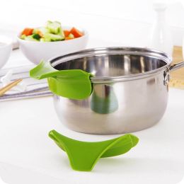 Silicone Funnel Pour Spout Pot Round Deflector Edge Kitchen Tools - 1pc